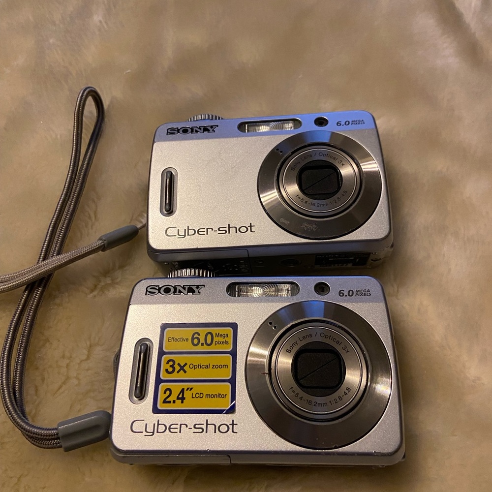 Sony CyberShot DSC-S500 6.0MP 3x Zoom Digital Camera for parts Read!